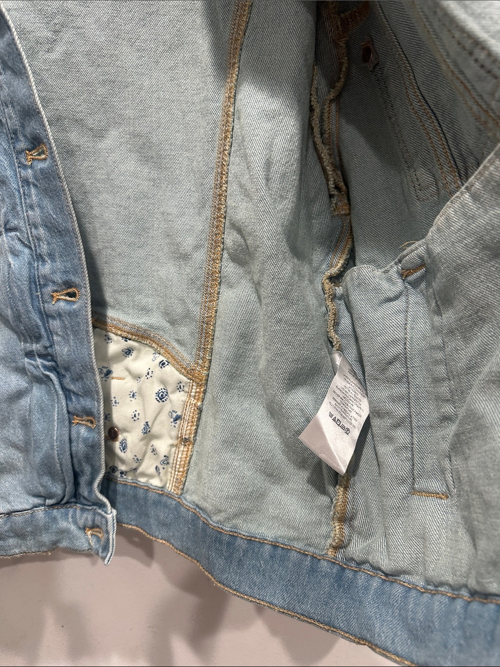Anthro Pilcro Comeback Boyfriend Denim Jean Jacket size xs light blue pockets - Picture 9 of 10